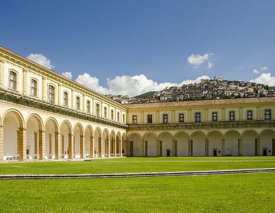 Certosa_di_Padula_-_chiostro